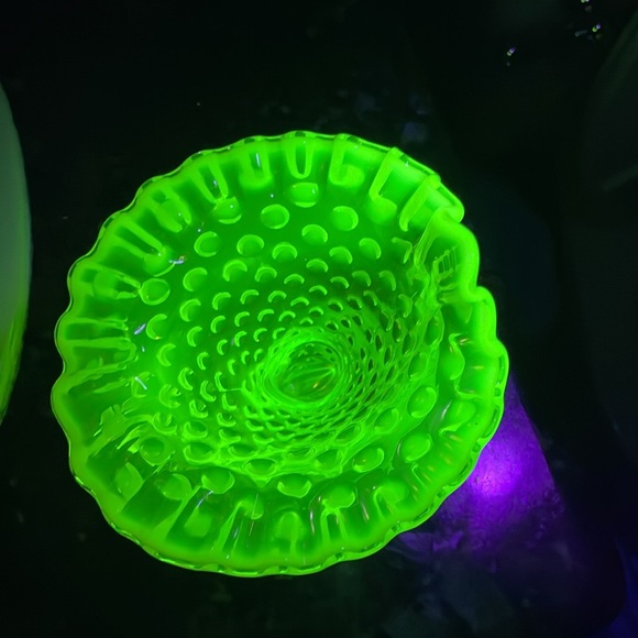 Stunning RARE Fenton Topaz Opalescent Hobnail Cornucopia candlestick. - Picture 4 of 10